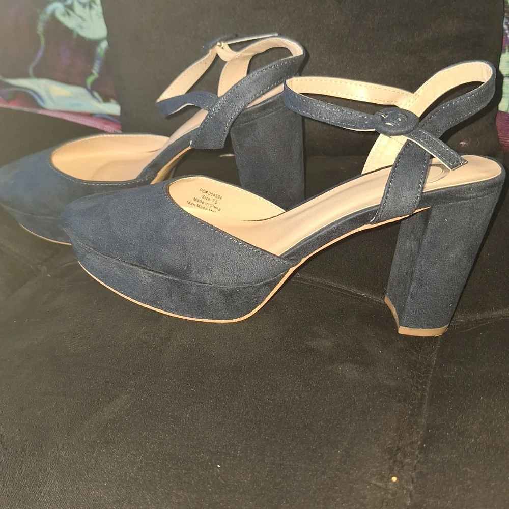 Blue Pumps - Picture 2 of 7